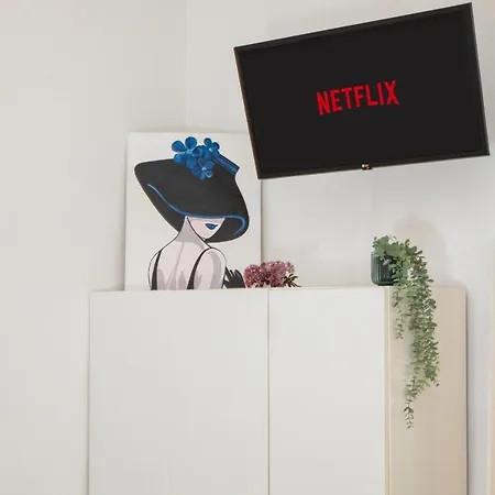 Free Netflix & Wi-fi - Tipico In Centro Apartment